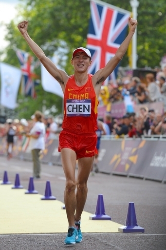 陳定が男子20キロメートル競歩で金メダル