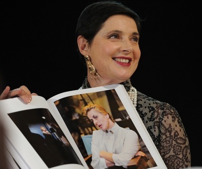 イザベラ・ロッセリーニ、母「イングリット・バーグマン」の書籍を紹介