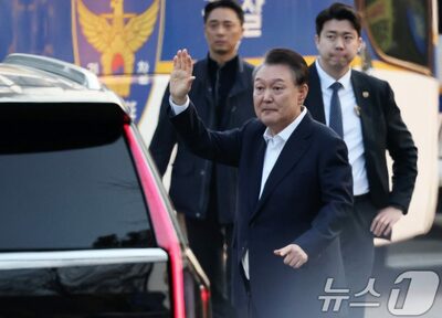 キムチチゲ食べ、愛犬抱きしめる…尹大統領、52日ぶりの日常