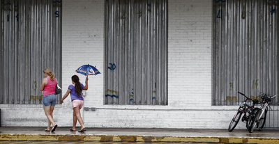 13歳少女2人、一家全員の殺害を計画 フランス