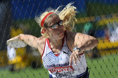 アテネ五輪女子円盤投げの銅メダルを9年遅れで授与