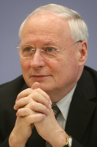 EU議長国のドイツ、左派政党内でも議論が活発に - ドイツ