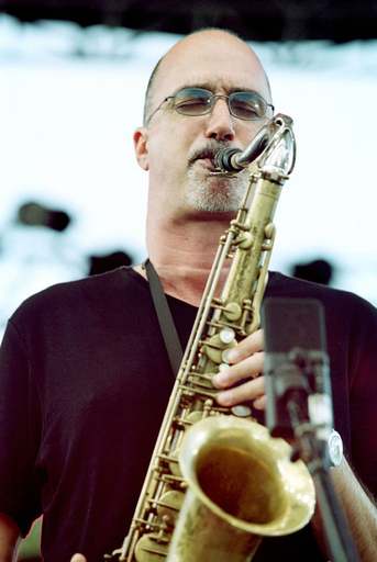 テナーサックス奏者マイケル・ブレッカー死去 - 米国