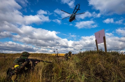 国防省の戦車演習場でサバイバルゲーム、ロシア