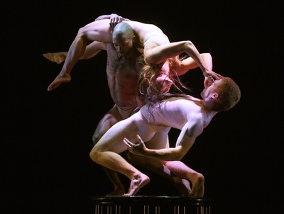 舞台で絡み合う3つの感情、舞踏団「ピロボラス」新作 NY