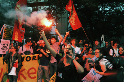 英マンチェスターで約3万5000人がデモ