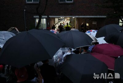 韓国・投票用紙不足の投票所で30時間超の対峙…投票箱の搬出阻止続く