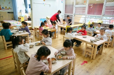 育児補助金から税金控除、住宅優遇まで 中国が懸命な出産奨励策