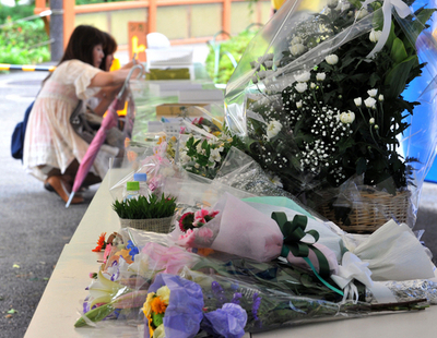 上野動物園、赤ちゃんパンダに献花台