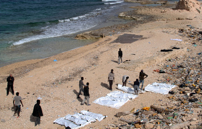 密航業者、アフリカ移民22人殺害か リビア