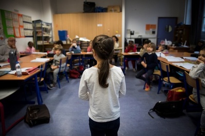 女児が「女性は頭が良い」と思う傾向、6歳までに弱まる 米研究