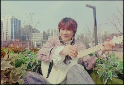 キム・ジャンフン、新曲MVで「本当の豊かさ」を表現