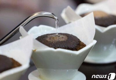 「コーヒーに砂糖を」高齢者の申し出に「自分でやって」と断った薄情な韓国カフェ店員