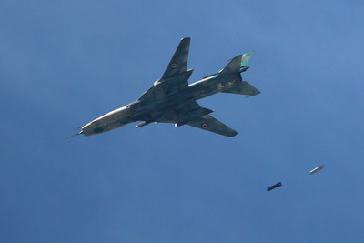 米軍機、アサド政権軍機を撃墜 クルド人部隊への爆撃に反撃