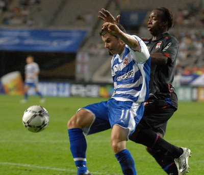 レディング リヨンを降し初勝利