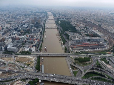 フランス水害、セーヌ川の水位低下 北東部で暴風雨に警戒