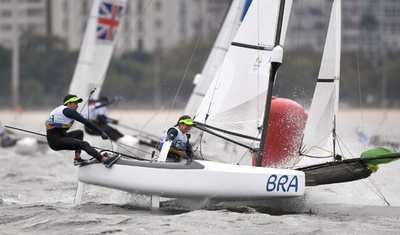 ブラジルのセーリングペア「ゴミに当たった」、レースで大きく順位落とす