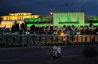 官邸も電気代未納で送電停止、パキスタン