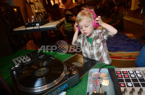 米nyの育児トレンド 赤ちゃんdj養成学校 写真12枚 ファッション ニュースならmode Press Powered By Afpbb News