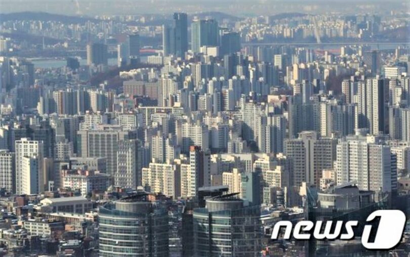ソウル・南山（ナムサン）から眺めたマンションの様子(c)news1