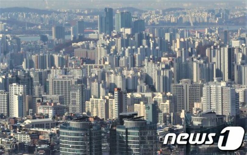 ソウル・南山(ナムサン)から眺めたマンションの様子(c)news1