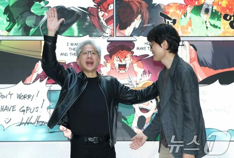 8日、ネイバー社屋「1784」で開かれた歓迎行事で、社員にあいさつするジェンスン・ファン氏(c)news1