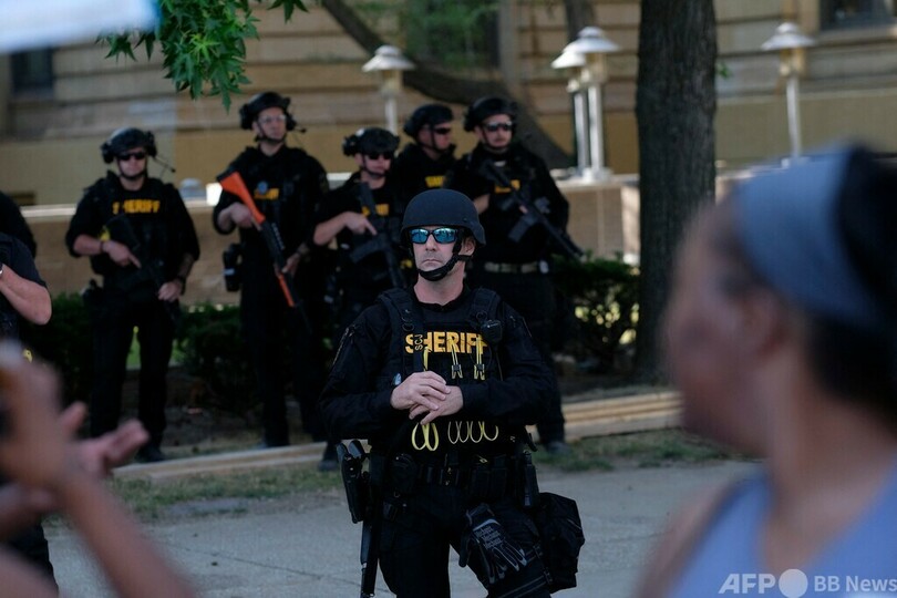 警官が黒人男性射殺、銃弾60発 米オハイオ州