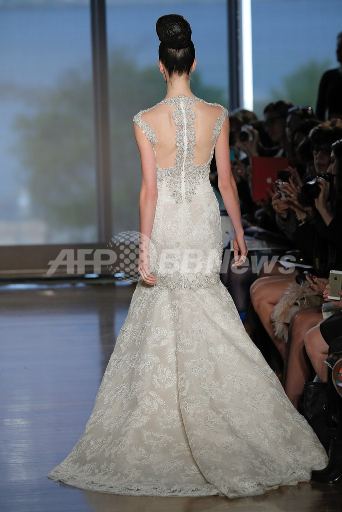 <14年秋冬ブライダル・コレクション>イネス・ディ・サント 写真54枚 国際ニュース:AFPBB News