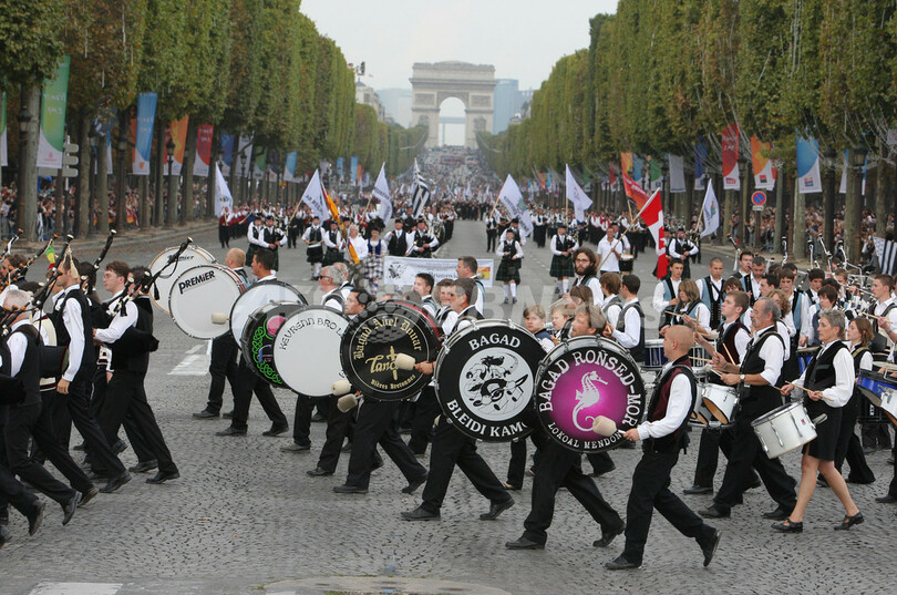 フランスでケルト文化の祭典「ブルターニュ祭」