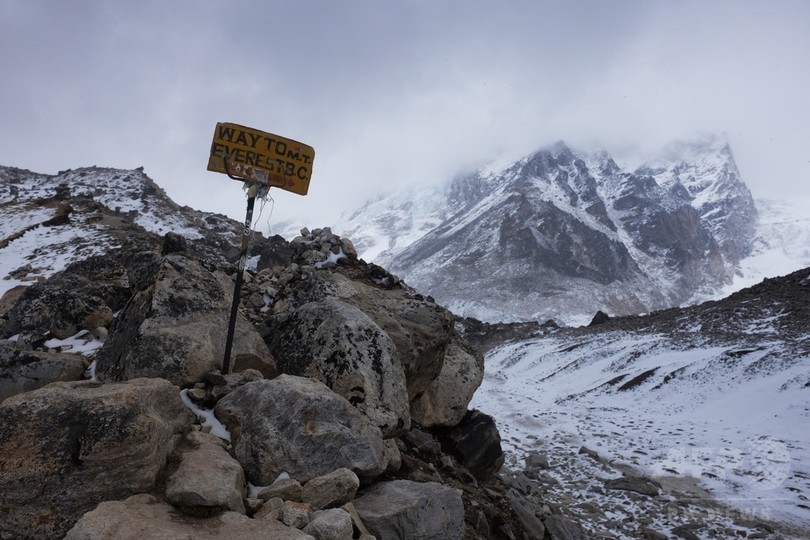 ネパール、障害者と高齢者のエベレスト登山禁止を検討 ネパール、障害者と高齢者のエベレスト登山禁止を検討