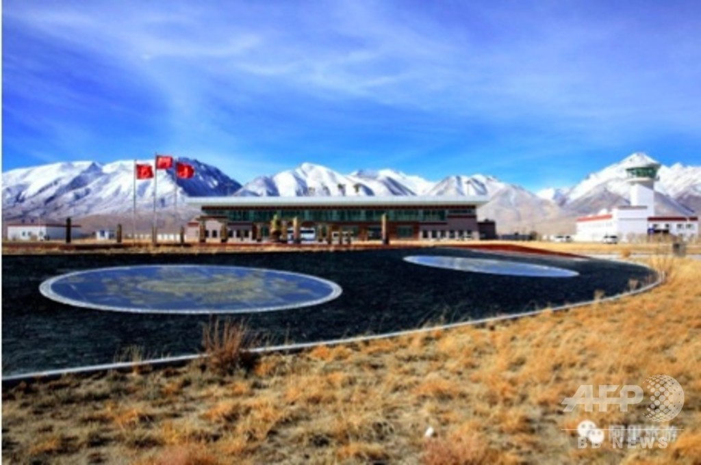 チベット辺境の空港、経済・社会の封鎖を打破 観光客も急増 写真1枚 国際ニュース:AFPBB News