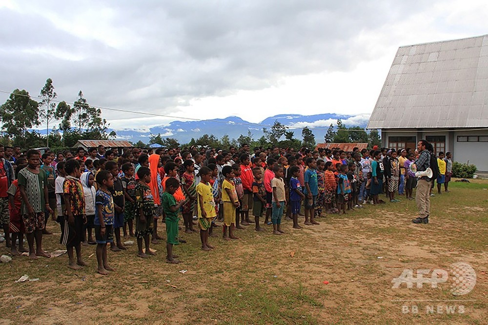子ども数百人が戦闘逃れ避難か、インドネシア・パプア州 写真4枚 国際ニュース：AFPBB News