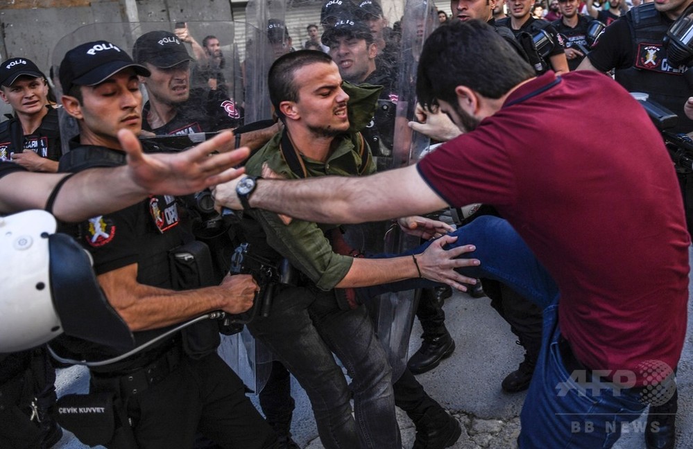 ゲイ プライド パレード 今年も強制排除 イスタンブール 写真14枚 国際ニュース Afpbb News