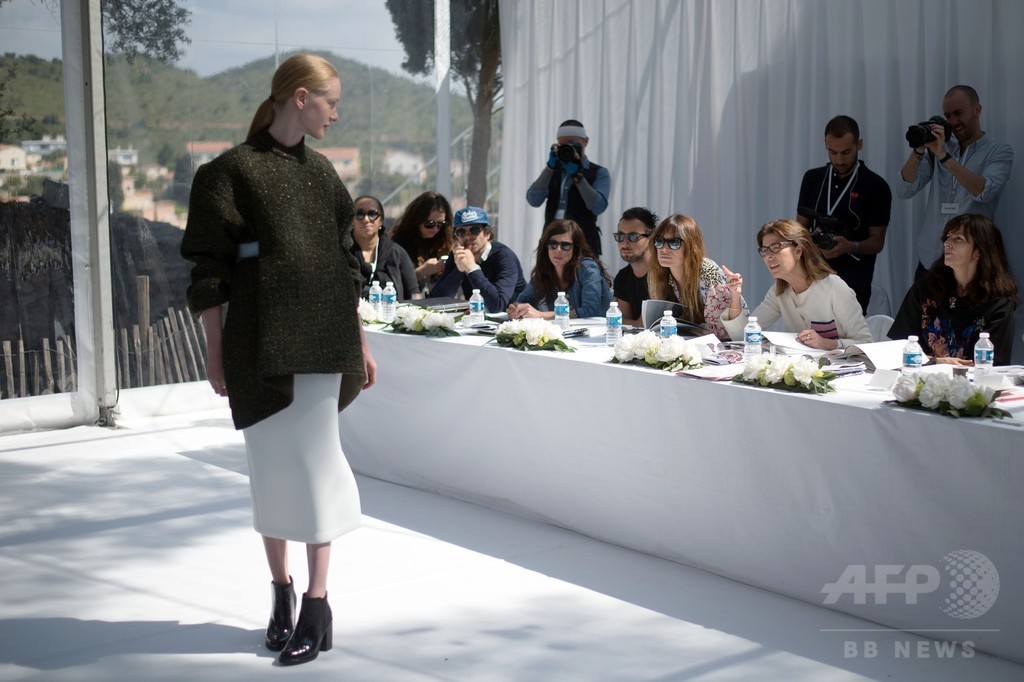 モード＆写真フェス審査委員長のK・ラガーフェルド、新人クリエーターに助言