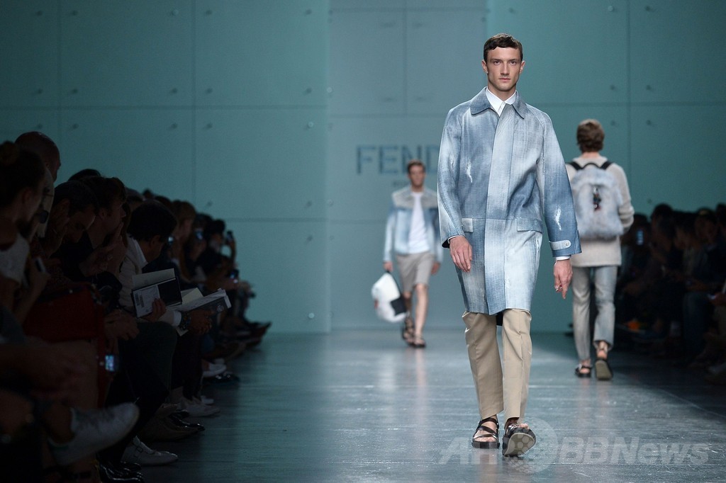 ファーとデニムの組み合わせで新提案、「フェンディ」15年春夏メンズ