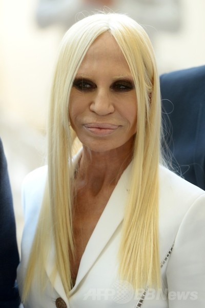 オバマ夫人がテープカット、アナ・ウィンター・コスチューム・センター開館式