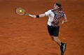 テニス、マドリード・オープン、男子シングルス2回戦。リターンを打つステファノス・チチパス（2023年4月29日撮影）。(c)JAVIER SORIANO / AFP