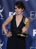 2007年9月16日、「第59回プライムタイム・エミー賞（59th Primetime Emmy Awards）」の授賞式でコメディ部門最優秀作品賞（Outstanding Comedy Series）を受賞しプレスルームに登場した）『30 Rock』出演女優のティナ・フェイ（%%Tina Fey%%）。(c)AFP/Getty Images Kevin Winter
