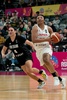 バスケットボール女子、アジアカップ準決勝、日本対ニュージーランド。ボールを運ぶオコエ桃仁花（右、2023年7月1日撮影）。(c)ANDY CHEUNG / AFP