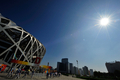 中国・北京（Beijing）のオリンピック公園（Olympic Park）にある、「鳥の巣（Bird&apos;s Nest）」の愛称を持つ北京五輪のメーンスタジアム、国家体育場（National Stadium、2008年8月2日撮影）。(c)AFP/TEH Eng Koon