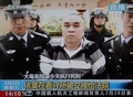 中国雲南（Yunnan）省で、殺人犯のZha Xika死刑囚が刑場へ連行される様子を伝える国営中国中央テレビ（CCTV、2013年3月1日放映）。(c)AFP/CCTV