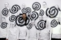 仏パリでアートパフォーマンスに参加する中国人アーティストの劉勃麟氏（2015年3月19日撮影）。AFP/KENZO TRIBOUILLARD