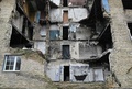 ウクライナ首都キーウ近郊ホレンカで、廃虚と化した建物の壁に残された英国の覆面アーティスト、バンクシーの作品とみられる壁画（2022年11月16日撮影）。(c)Genya SAVILOV / AFP 