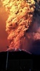 チリ南部プエルトバラスから撮影した、噴煙を吐くカルブコ火山（2015年4月22日撮影）。(c)AFP