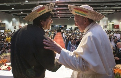 元気の秘訣は「薬物じゃない」、ローマ法王がジョーク