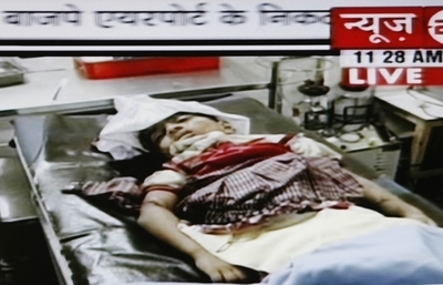 インド機炎上事故、8人救助