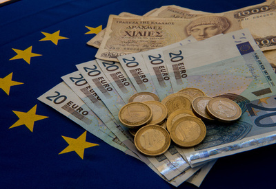 ギリシャ支援策を正式承認、第一弾3兆円ただちに融資へ
