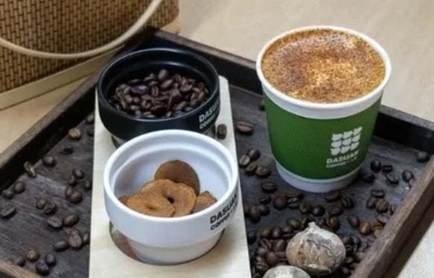 農村振興を担う中国の「新農家」 ニンニクコーヒーを産業化