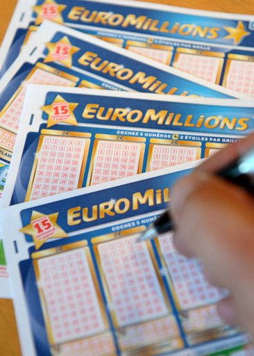 100億円宝くじに当せん、70億円を寄付 フランス