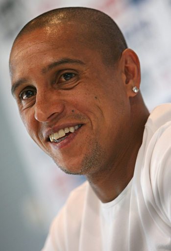 ロベルト・カルロス レアル・マドリードでの最後の会見に臨む